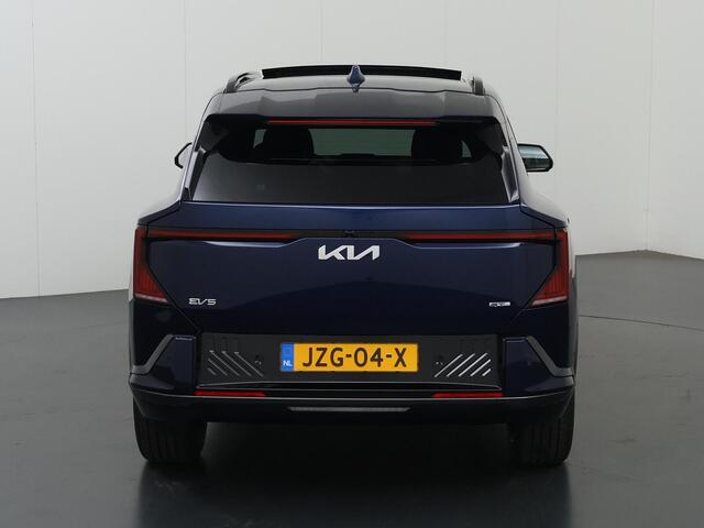KIA EV5 GT-Line 81.4 kWh | Panoramaschuifdak | Harman Kardon | Led-Matrix | Stoelverwarming voor en achter | Zwarte hemelbekleding |