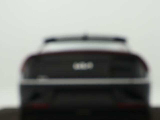 KIA EV6 Light 58 kWh - Navigatie - Cruise Control - Apple CarPlay / Android Auto - Achteruitrijcamera - Parkeerhulp achter - Privacy Glass achter - Fabrieksgarantie tot 2031
