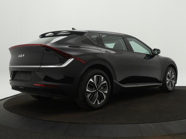 KIA EV6 Light 58 kWh - Navigatie - Cruise Control - Apple CarPlay / Android Auto - Achteruitrijcamera - Parkeerhulp achter - Privacy Glass achter - Fabrieksgarantie tot 2031