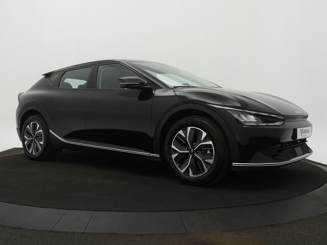 KIA EV6 Light 58 kWh - Navigatie - Cruise Control - Apple CarPlay / Android Auto - Achteruitrijcamera - Parkeerhulp achter - Privacy Glass achter - Fabrieksgarantie tot 2031
