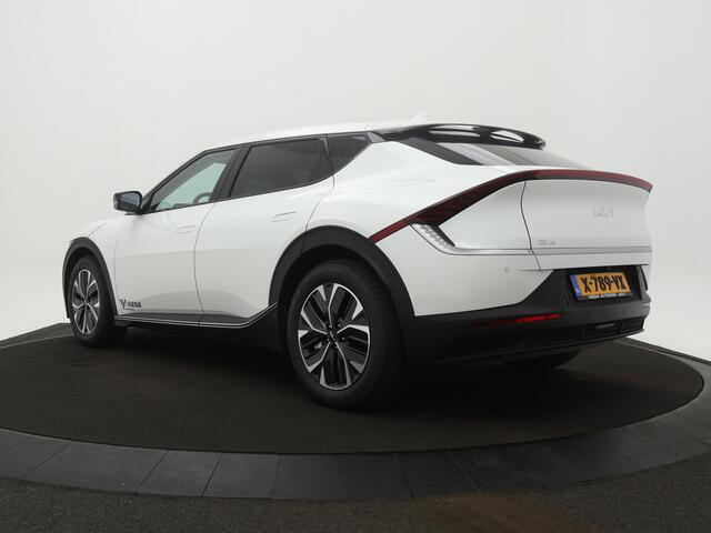 KIA EV6 Light 58 kWh * Rijdende Demo * - Navigatie - Apple Carplay/Android Auto - Climate Control - Privacy Glass - Fabrieksgarantie tot 02-2031
