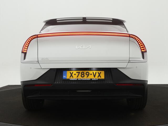KIA EV6 Light 58 kWh * Rijdende Demo * - Navigatie - Apple Carplay/Android Auto - Climate Control - Privacy Glass - Fabrieksgarantie tot 02-2031