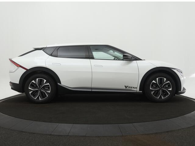 KIA EV6 Light 58 kWh * Rijdende Demo * - Navigatie - Apple Carplay/Android Auto - Climate Control - Privacy Glass - Fabrieksgarantie tot 02-2031