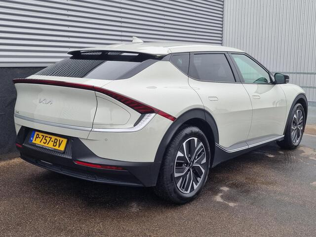 KIA EV6 58 kWh Warmtepomp, Navigatie, Stoel- & Stuurwielverwarming, LMV, Parkeersensoren voor + achter, Dodehoekdetectie, Privacy glass, 1e eign. NL-auto