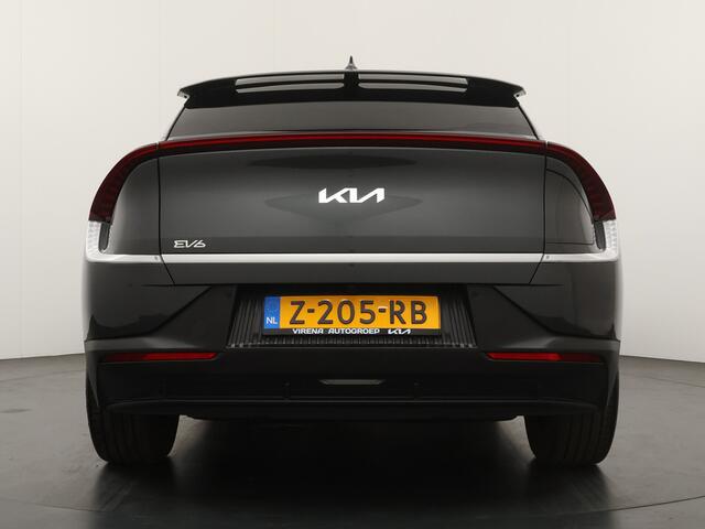 KIA EV6 Light Edition 58 kWh - Stoel-/stuurverwarming - Cruise Control Adaptief - Apple CarPlay/Android Auto - Fabrieksgarantie tot 06-2031