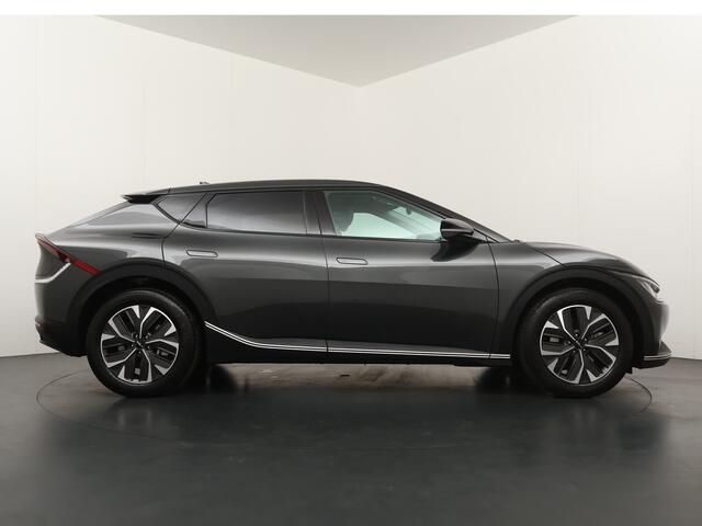 KIA EV6 Light Edition 58 kWh - Stoel-/stuurverwarming - Cruise Control Adaptief - Apple CarPlay/Android Auto - Fabrieksgarantie tot 06-2031