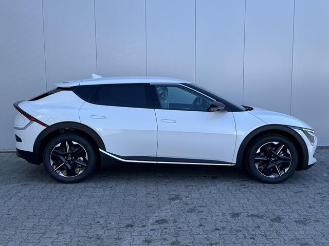 KIA EV6 Light Edition 63 kWh | Facelift | Trekhaak | Parkeercamera | Keyless Go | Stoelverwarming | Apple Carplay/Android Auto | Led Koplampen | 19" |
