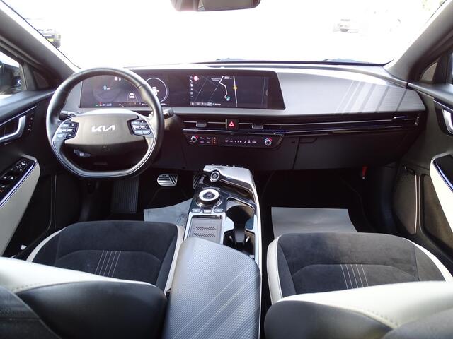 KIA EV6 GT-Line 77.4 kWh AUTOMAAT| NAVIGATIE| PANORAMADAK| HEAD-UP DISPLAY| ALCANTARA INTERIEUR| AIRCO/ECC| ADAPTIEVE CRUISE| TREKHAAK| PARKEERSENSOREN