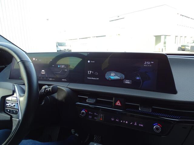 KIA EV6 GT-Line 77.4 kWh AUTOMAAT| NAVIGATIE| PANORAMADAK| HEAD-UP DISPLAY| ALCANTARA INTERIEUR| AIRCO/ECC| ADAPTIEVE CRUISE| TREKHAAK| PARKEERSENSOREN