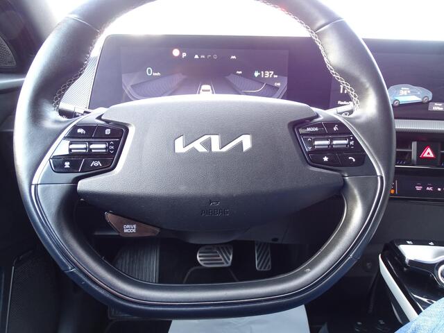 KIA EV6 GT-Line 77.4 kWh AUTOMAAT| NAVIGATIE| PANORAMADAK| HEAD-UP DISPLAY| ALCANTARA INTERIEUR| AIRCO/ECC| ADAPTIEVE CRUISE| TREKHAAK| PARKEERSENSOREN