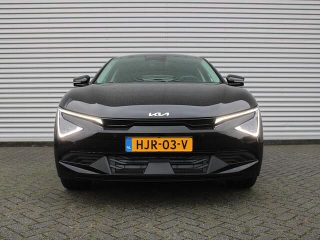 KIA EV6 Light Edition 63 kWh | Stuur-/stoelverwarming | Camera | 19" LM | LED | Cruise adapt. | Clima | Draadloze telefoonlader | 17% bijtelling |