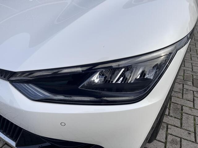 KIA EV6 Plus 77.4 kWh | BTW | Stoel en Stuurverwarming | Elektrische stoelen incl. geheugenfunctie | Trekhaak | Elektrische achterklep | 1e Eigenaar | 17% bijtelling