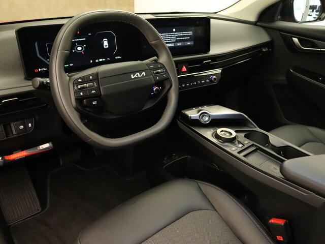 KIA EV6 Air 84 kWh SOH 99.5%!!- GROOT ACCU PAKKET - ORIGINEEL NEDERLANDSE AUTO - TREKHAAK 1.800 KG GEREMD TREKGEWICHT - STUUR EN STOEL VERWARMING - APPLE CARPLAY/ANDROID AUTO - PARKEERSENSOREN VOOR EN ACHTER - NAVGIATIE