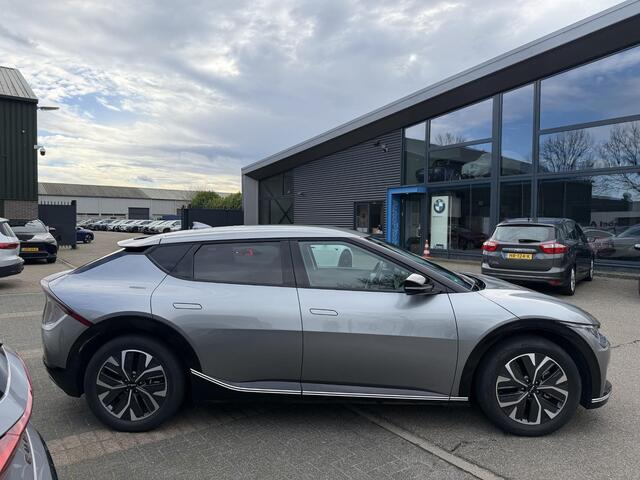 KIA EV6 Plus 77.4 kWh SOH 100% | 1E EIGENAAR | ORIGINEEL NL AUTO | ELEKTRISCHE STOELEN MET GEHEUGEN | MERIDIAN AUDIO | CAMERA | ACC CRUISE | STOELVERWARMING VOOR + ACHTER | STUURWIELVERWARMING | LEDER | KIA GARANTIE T/M 05-2027