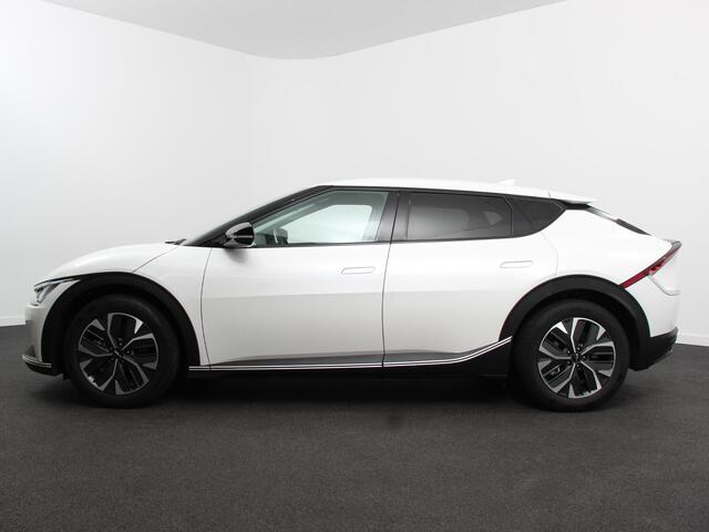 KIA EV6 Light Edition Automaat 58 kWh Navigatie Apple Carplay Android Auto Camera Parkeersensoren achter Cruise Control Climate Control Lichtmetalen Velgen