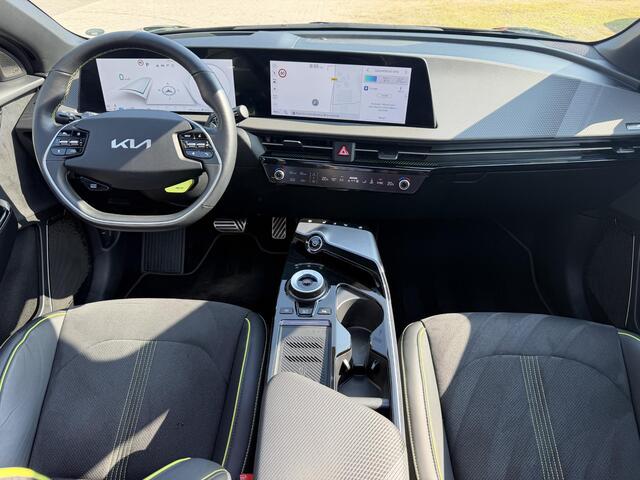 KIA EV6 GT AWD 77.4 kWh 585 pk / SOH 100% /Fabrieksgarantie tot 4-2031 / Dealer onderhouden / Meridian Audio / Warmtepomp / Camera 360° / Navi / Apple Carplay Android / 21" LM wielen / HUD / Sport & Kuipstoelen / CCS Snelladen / Elektr. Achterklep / Stoel Verwarm
