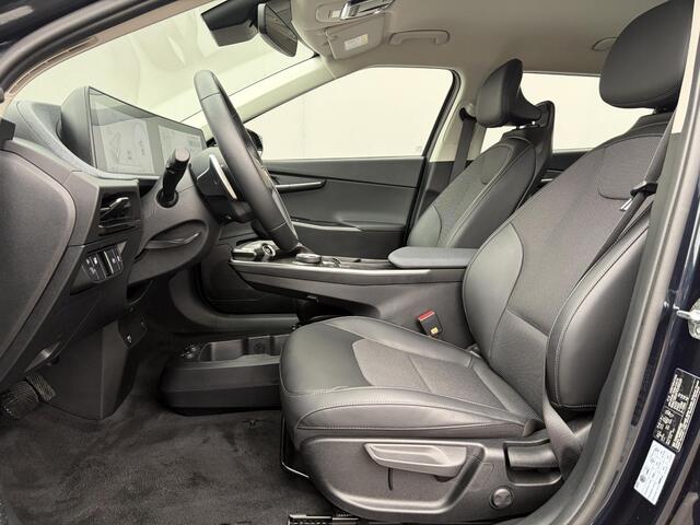 KIA EV6 Edition 77.4 kWh / SOH 100% / Fabrieksgarantie tot 07-2031 / 1.600 kg trekgewicht / Android Auto & Apple Carplay / Navigatie / Cruise Control Adaptief / Climate Control / DAB / Draadloze Telefoonlader / Camera / Parkeerassistent / 19" Lichtmetalen Wielen / Keyless entry & start /