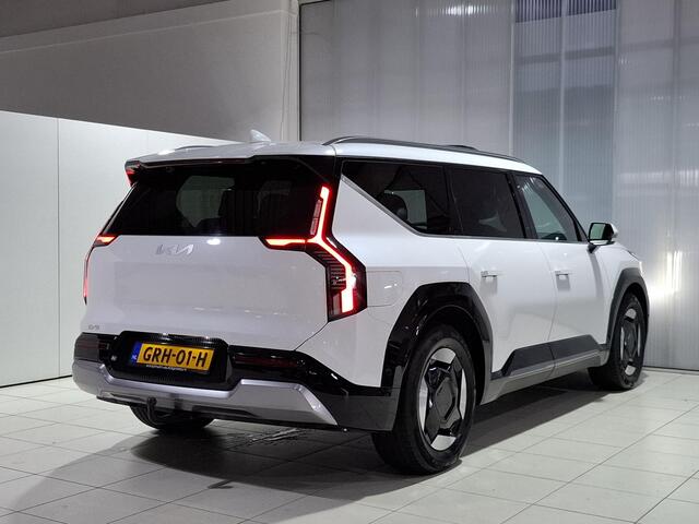 KIA EV9 Plus AWD 99.8 kWh Trekhaak, 2500 kilo trekgewicht, Schuif kanteldak, Stoel verkoeling, stoel verwarming.