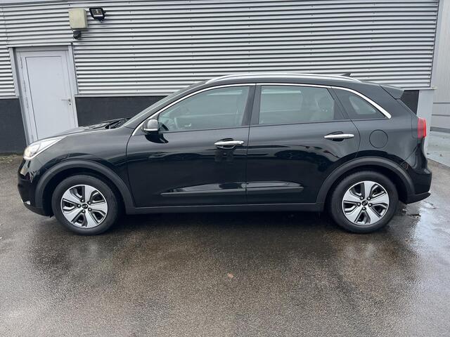 KIA Niro 1.6 GDi Hybrid DynamicLine Navigatie, Achteruitrijcamera, Cruise control, Parkeersensoren, Climate control,
