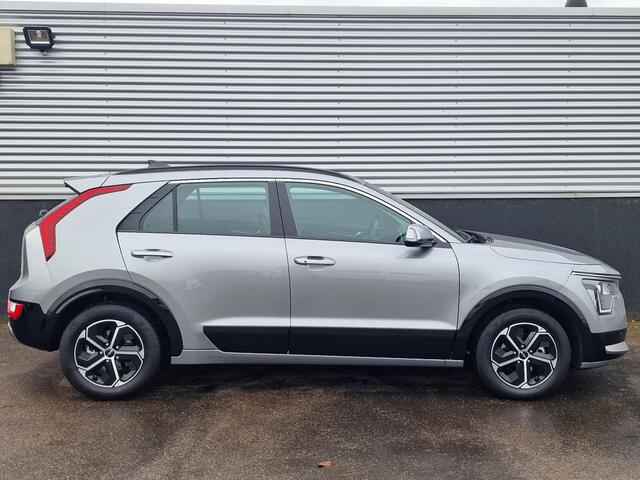 KIA Niro 1.6 GDi Hybrid DynamicLine Navigatie, Nieuw geleverd en dealeronderhouden, Parkeersensoren voor achter, Adaptieve cruise control, Lane assist, Climate control, BTW-auto