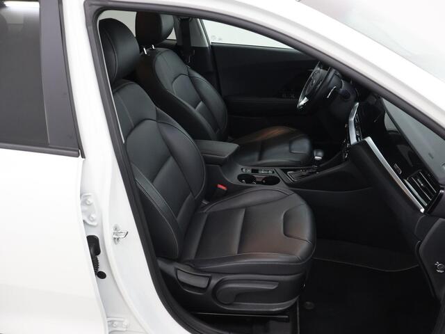 KIA Niro 1.6 GDi Hybrid DynamicPlusLine | Trekhaak | Parkeercamera | Stoelverwarming | Navigatiesysteem | Dodehoekdetctie | Stoel&Stuurverwarming |