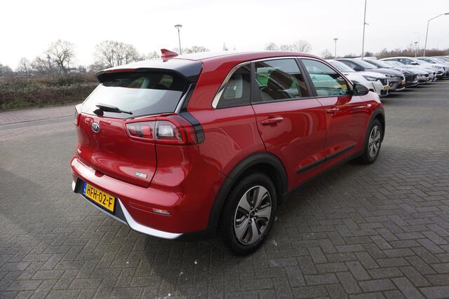 KIA Niro 1.6 GDi HYBRID DYNAMICLINE OKT 2019 VOLLEDIG DEALER ONDERHOUDEN MET FACTUREN CAMERA NAVIGATIE ANDROID/APPLECARPLAY ECC AIRCO ADAPTIEVE CRUISE PDC BLUETOOTH 4X ELECTR.RAMEN/SPIEGELS