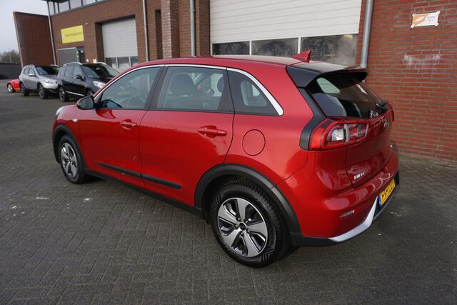 KIA Niro 1.6 GDi HYBRID DYNAMICLINE OKT 2019 VOLLEDIG DEALER ONDERHOUDEN MET FACTUREN CAMERA NAVIGATIE ANDROID/APPLECARPLAY ECC AIRCO ADAPTIEVE CRUISE PDC BLUETOOTH 4X ELECTR.RAMEN/SPIEGELS