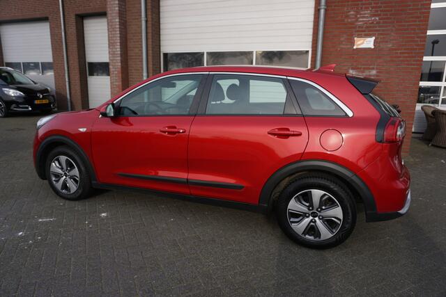 KIA Niro 1.6 GDi HYBRID DYNAMICLINE OKT 2019 VOLLEDIG DEALER ONDERHOUDEN MET FACTUREN CAMERA NAVIGATIE ANDROID/APPLECARPLAY ECC AIRCO ADAPTIEVE CRUISE PDC BLUETOOTH 4X ELECTR.RAMEN/SPIEGELS