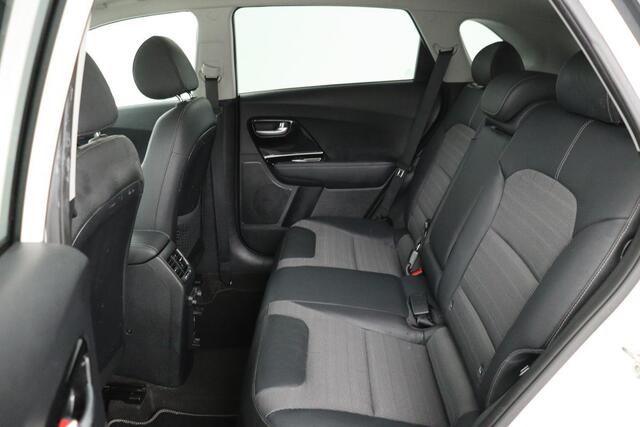 KIA Niro 1.6 GDi Hybrid DynamicLine | 1e eigenaar | Carplay | Trekhaak | Camera | Half leder | Climate control | Bluetooth | PDC | Cruise control