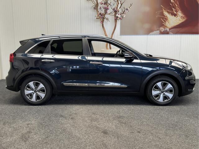 KIA Niro 1.6 GDi Hybrid DynamicLine STOF/LEDER NAVIGATIE ADAPTIVE CRUISE CONTROL CLIMATE CONTROL KEYLESS GO APPLE CARPLAY/ANDROID RIJSTROOKSENSOREN ACHTERUITRIJCAMERA ZEER MOOI !! 3010