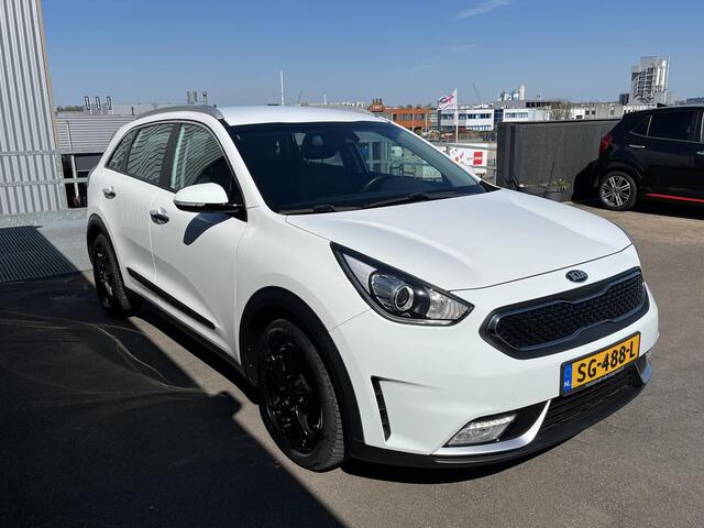 KIA Niro 1.6 GDi Hybrid DynamicLine Navigatie, Achteruitrijcamera, Cruise control, 1e eign. Nieuw geleverd en dealeronderhouden, parkeersensoren, Climate control