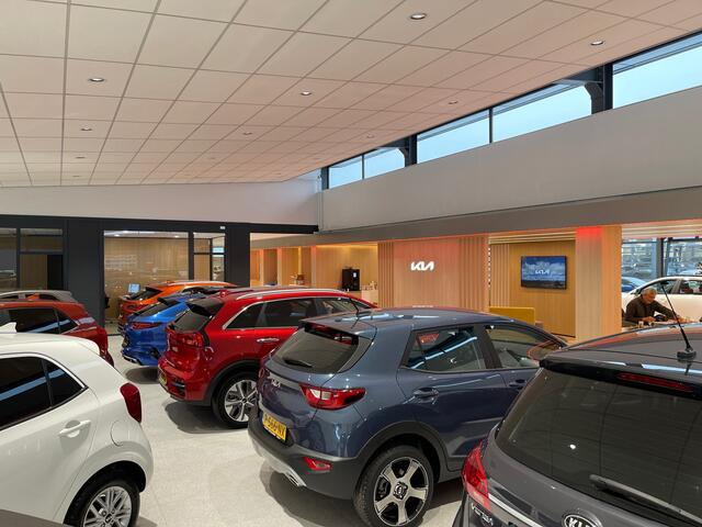 KIA Niro 1.6 GDi Hybrid DynamicPlusLine - Schuif/kanteldak - Adaptief Cruise Control - Stoel/Stuurverwarming - Parkeerhulp voor & achter - Navigatie - Fabrieksgarantie tot 06-2031