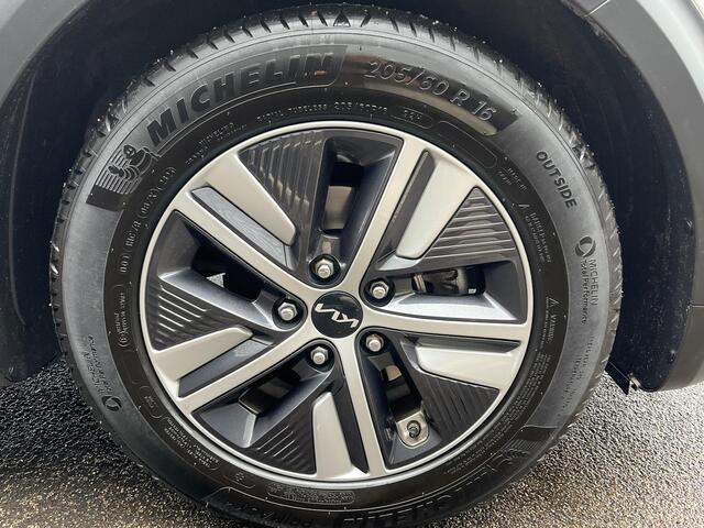 KIA Niro 1.6 GDi PHEV DynamicPlusLine Navigatie, Lederen bekleding, stoel- & Stuurwielverwarming, Dodehoekdetectie, Nieuw geleverd en dealeronderhouden, 1e eign. Nieuw logo