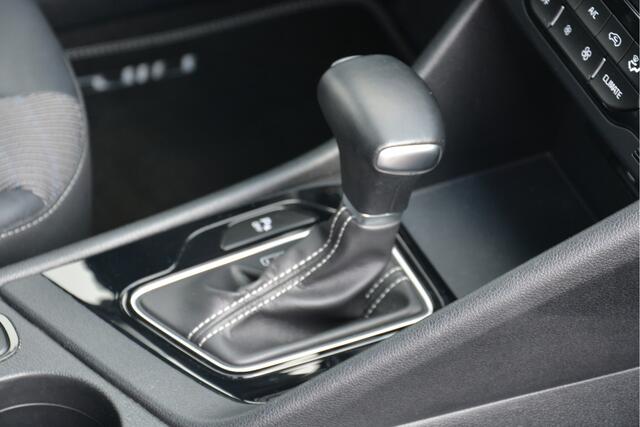 KIA Niro 1.6 GDi Hybrid Edition Navigatie, Schuifdak, Half Leder, 18"Lm, Stoelverwarming, Achteruitrijcamera