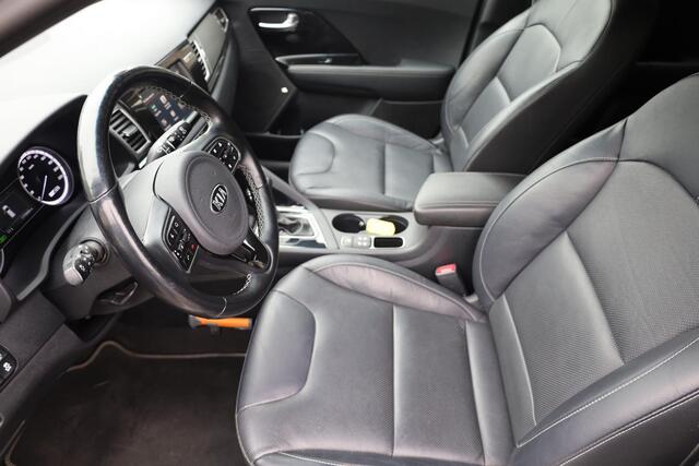 KIA Niro 1.6 GDi Hybrid ExecutiveLine CAMERA LEER+MEMORY TREKHAAK STOELVENTILATIE 4xSTOELVERWARMING JBL CARPLAY DAB STUURVERWARMING NAP DEALER-ONDERHOUDEN GSM-LADER 18"LMV DODEHOEK ENZ! ENZ!
