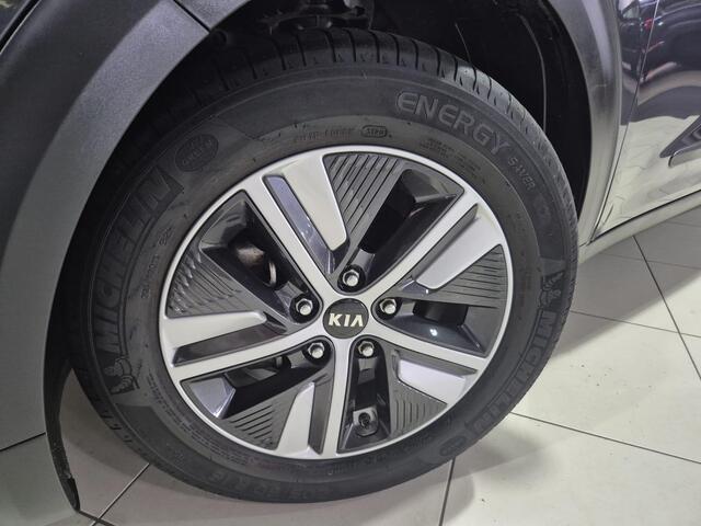 KIA Niro 1.6 GDi Hybrid DynamicPlusLine , Uniek slechts 12.408 kilometer, Apple Carplay/Android Auto, voorstoelen verwarmd, stuurverwarming.