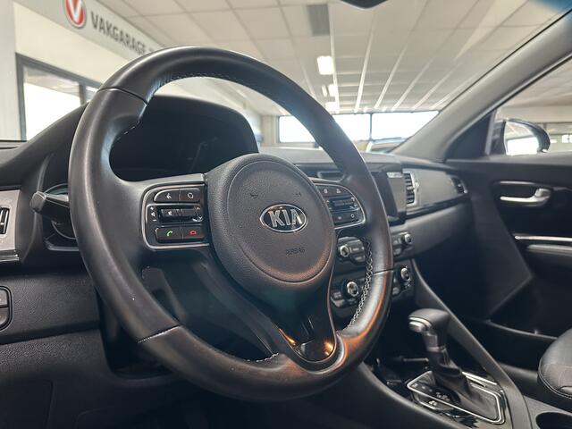 KIA Niro 1.6 GDi Hybrid ExecutiveLine/ Automaat/ Trekhaak/ Camera/ Lane-Assist./ Apple + Android/ Half-Leder/ Navi/ Clima/ Cruise/ Elek. pakket/ Isofix/ Bluetooth/ Armsteun/ Multi. LEDER. Stuur/ 16'' LMV/ Mistl./ PDC/ LED Dagrijve