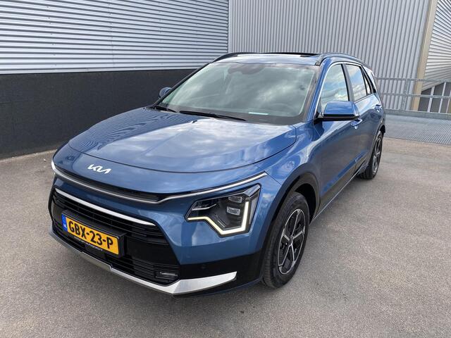 KIA Niro 1.6 GDi Hybrid DynamicPlusLine Schuif-/kanteldak, Head-up display, Stoel- & stuurverwarming, Navigatie, Lederen bekleding, Achteruitrij camera, parkeersensoren, Smart Key, NL-auto, BTW-auto