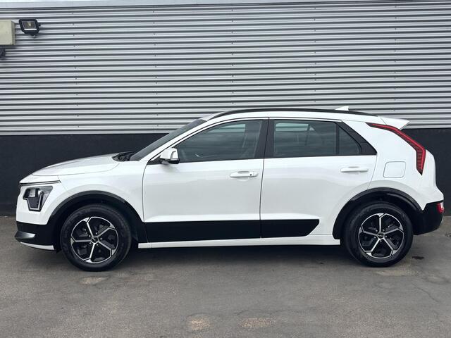KIA Niro 1.6 GDi Hybrid DynamicLine Navigatie, Parkeersensoren, Achteruitrijcamera, Adaptieve cruise control, NL-auto! BTW-auto!