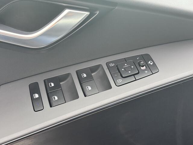 KIA Niro 1.6 GDi Hybrid DynamicLine Navigatie, Parkeersensoren, Achteruitrijcamera, Adaptieve cruise control, NL-auto! BTW-auto!