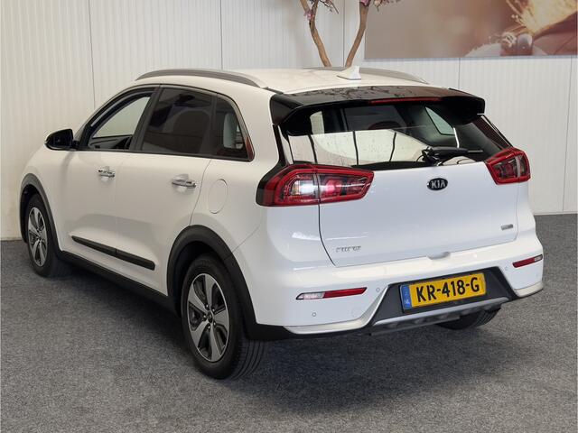 KIA Niro 1.6 GDi Hybrid First Edition STOF/LEDER NAVIGATIE CRUISE CONTROL CLIMATE CONTROL APPLE CARPLAY/ANDROID RIJSTROOKSENSOREN ACHTERUITRIJCAMERA AFNEEMBARE TREKHAAK ZEER MOOI !! 3010