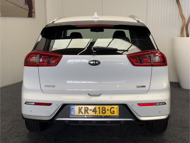 KIA Niro 1.6 GDi Hybrid First Edition STOF/LEDER NAVIGATIE CRUISE CONTROL CLIMATE CONTROL APPLE CARPLAY/ANDROID RIJSTROOKSENSOREN ACHTERUITRIJCAMERA AFNEEMBARE TREKHAAK ZEER MOOI !! 3010