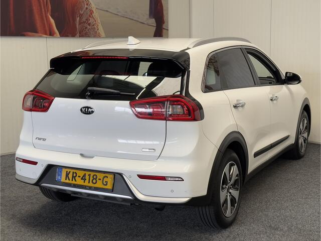 KIA Niro 1.6 GDi Hybrid First Edition STOF/LEDER NAVIGATIE CRUISE CONTROL CLIMATE CONTROL APPLE CARPLAY/ANDROID RIJSTROOKSENSOREN ACHTERUITRIJCAMERA AFNEEMBARE TREKHAAK ZEER MOOI !! 3010