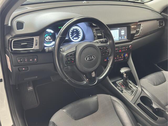 KIA Niro 1.6 GDi Hybrid First Edition STOF/LEDER NAVIGATIE CRUISE CONTROL CLIMATE CONTROL APPLE CARPLAY/ANDROID RIJSTROOKSENSOREN ACHTERUITRIJCAMERA AFNEEMBARE TREKHAAK ZEER MOOI !! 3010
