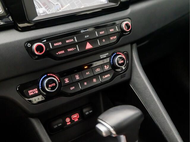 KIA Niro 1.6 GDi Hybrid Sport 142Pk Automaat (APPLE CARPLAY, PARELMOER, NAVIGATIE, CAMERA, LEDER, SPORTSTOELEN, KEYLESS, LM VELGEN, CRUISE, LM VELGEN, NIEUWSTAAT)