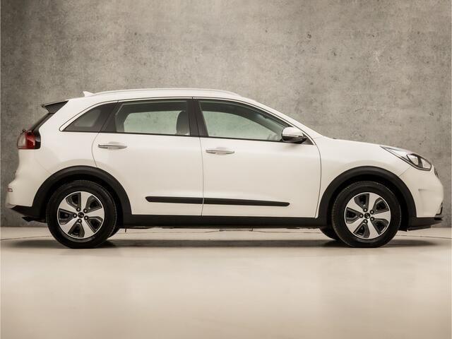 KIA Niro 1.6 GDi Hybrid DynamicLine 142Pk Automaat (APPLE CARPLAY, NAVIGATIE, CLIMATE, CAMERA, GETINT GLAS, SPORTSTOELEN, LEDER, LANE ASSIST, NIEUWE APK, NIEUWSTAAT)