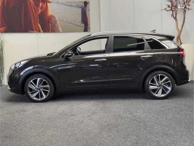 KIA Niro 1.6 GDi HYBRID EXECUTIVE LINE AUTOMAAT TREKHAAK LEDER NAVIGATIE ADAPTIVE CRUISE CONTROL APPLE CARPLAY/ANDROID GLAZEN SCHUIF/KANTELDAK RIJSTROOKSENSOREN DODEHOEKSENSOREN AFN. TREKHAAK ZEER MOOI !! 3010