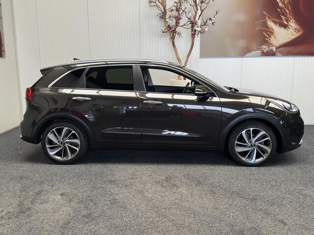 KIA Niro 1.6 GDi HYBRID EXECUTIVE LINE AUTOMAAT TREKHAAK LEDER NAVIGATIE ADAPTIVE CRUISE CONTROL APPLE CARPLAY/ANDROID GLAZEN SCHUIF/KANTELDAK RIJSTROOKSENSOREN DODEHOEKSENSOREN AFN. TREKHAAK ZEER MOOI !! 3010