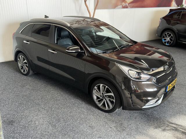 KIA Niro 1.6 GDi HYBRID EXECUTIVE LINE AUTOMAAT TREKHAAK LEDER NAVIGATIE ADAPTIVE CRUISE CONTROL APPLE CARPLAY/ANDROID GLAZEN SCHUIF/KANTELDAK RIJSTROOKSENSOREN DODEHOEKSENSOREN AFN. TREKHAAK ZEER MOOI !! 3010