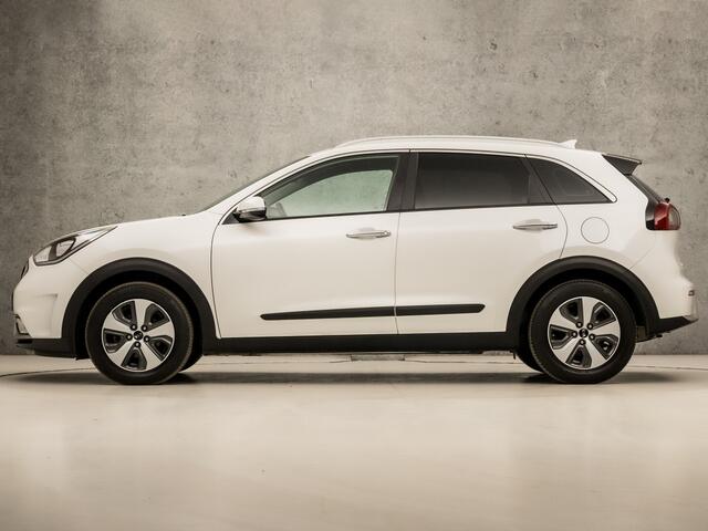 KIA Niro 1.6 GDi Hybrid Sport 142Pk Automaat (APPLE CARPLAY, PARELMOER, NAVIGATIE, CAMERA, GETINT GLAS, LEDER, SPORTSTOELEN, KEYLESS, LM VELGEN, CRUISE, LM VELGEN, NIEUWSTAAT)